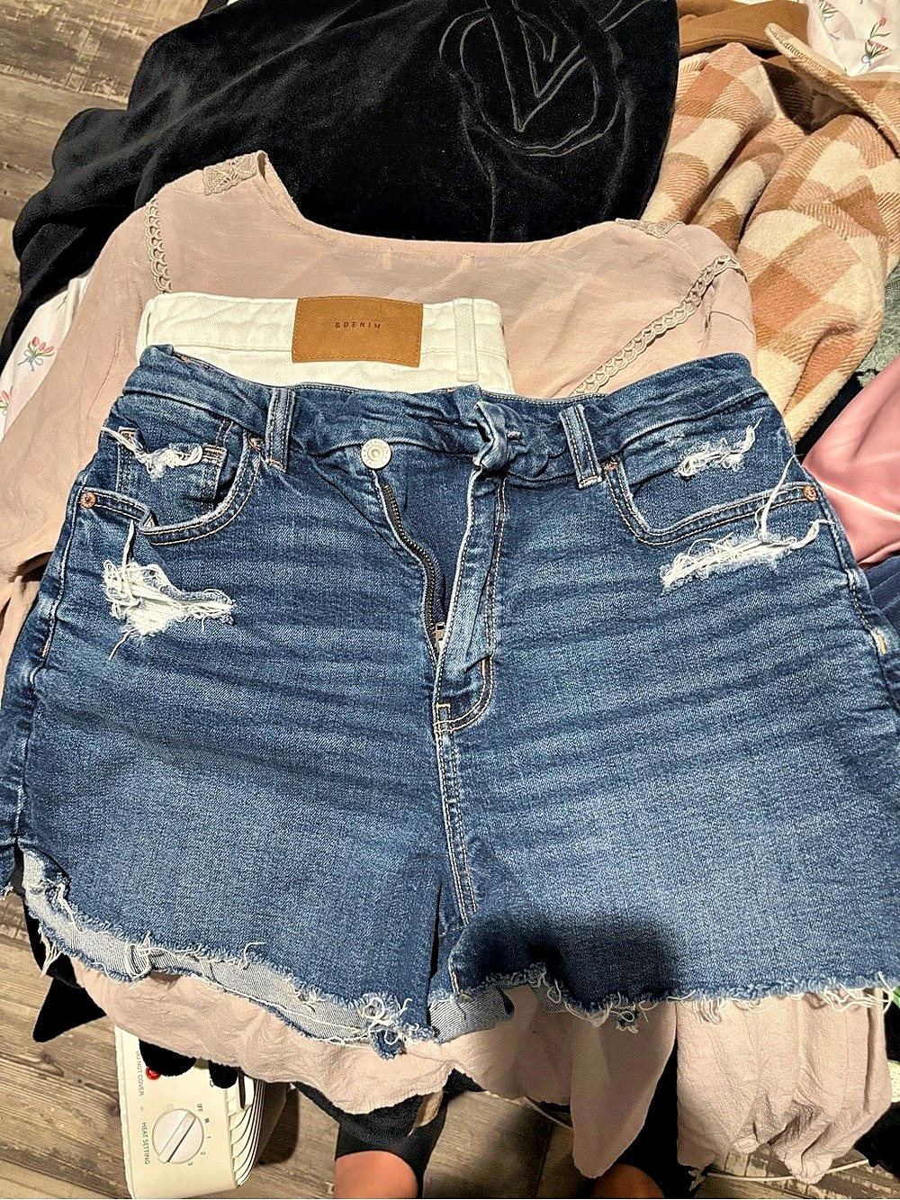 American Eagle Women's Distressed Denim Shorts Size 8